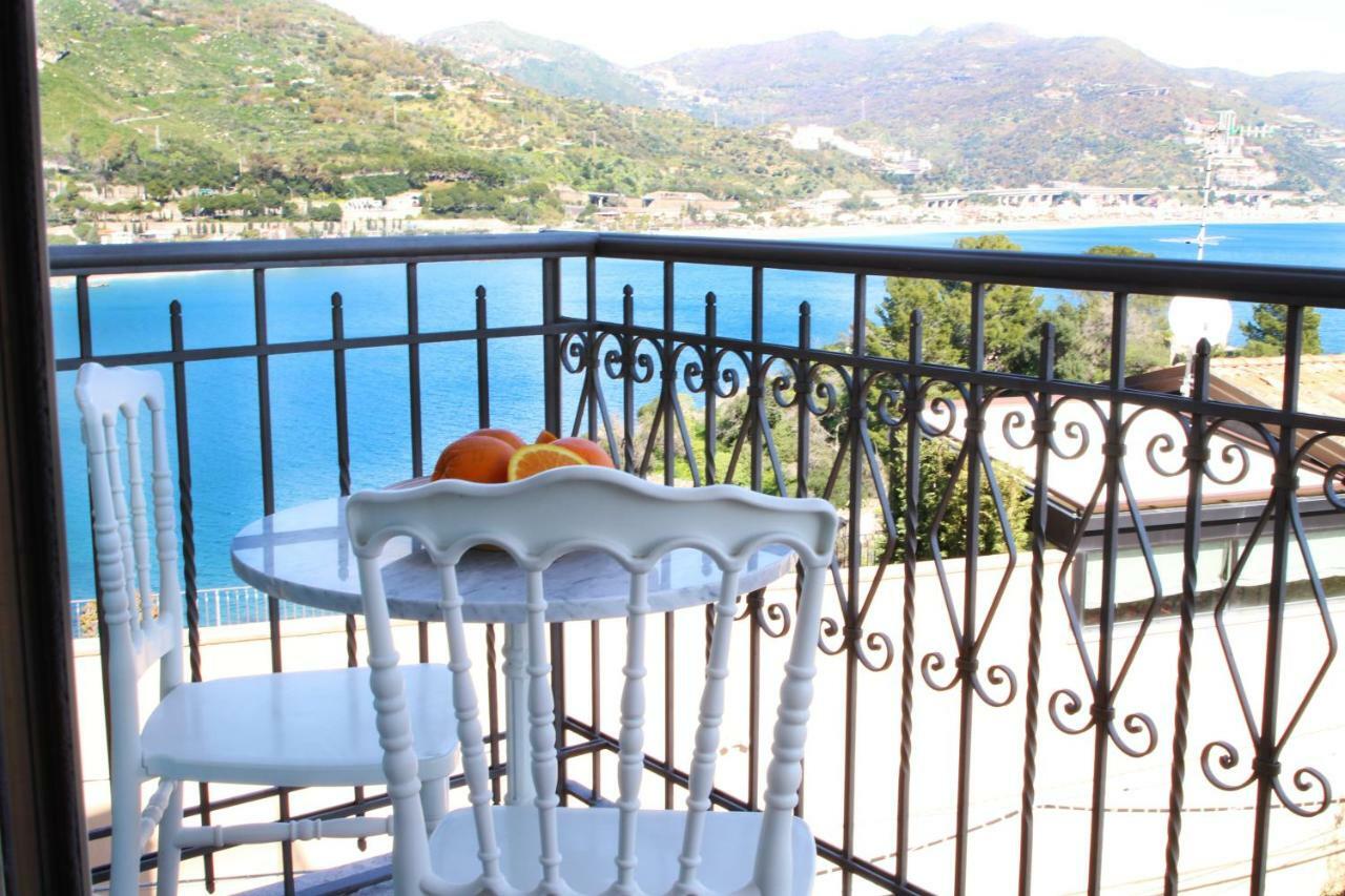 Taonasi Mazzaro Apartments Taormina Bagian luar foto